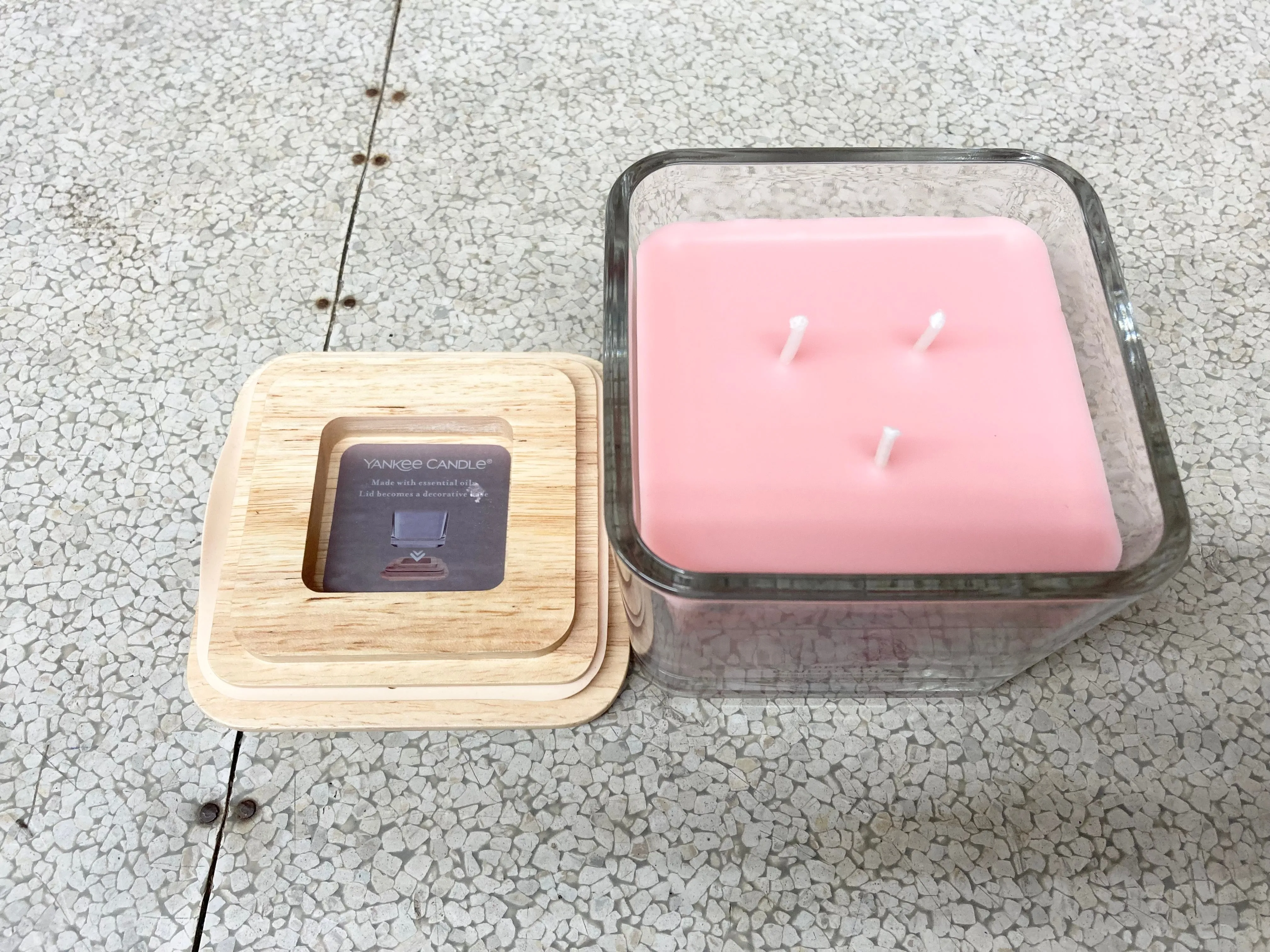 Bright Pomelo & Amber Yankee Candle