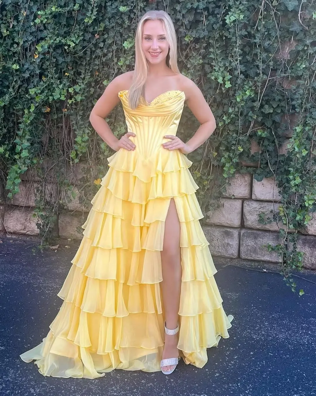 Strapless Prom Dresses 2025 Corset Evening Party Dress for Women Tiered Ruffle Long Ball Gown with Slit