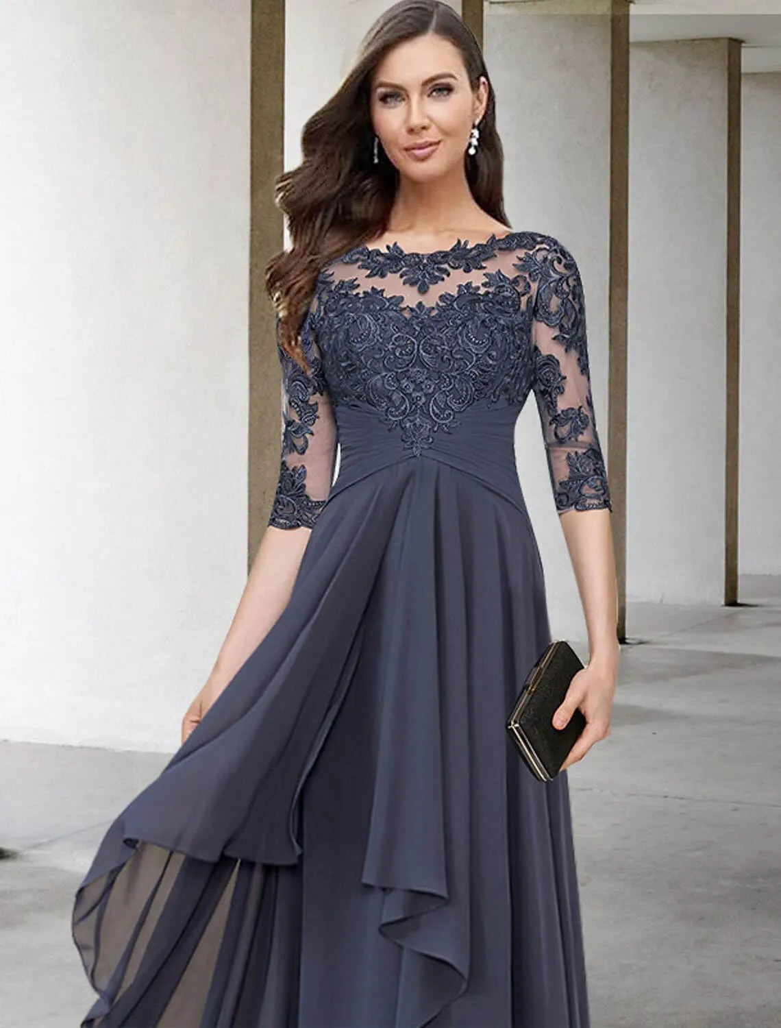 Women's Long Sleeves Mother of The Bride Dresses for Wedding Lace Applique Ruffled Chiffon Formal Evening Gowns