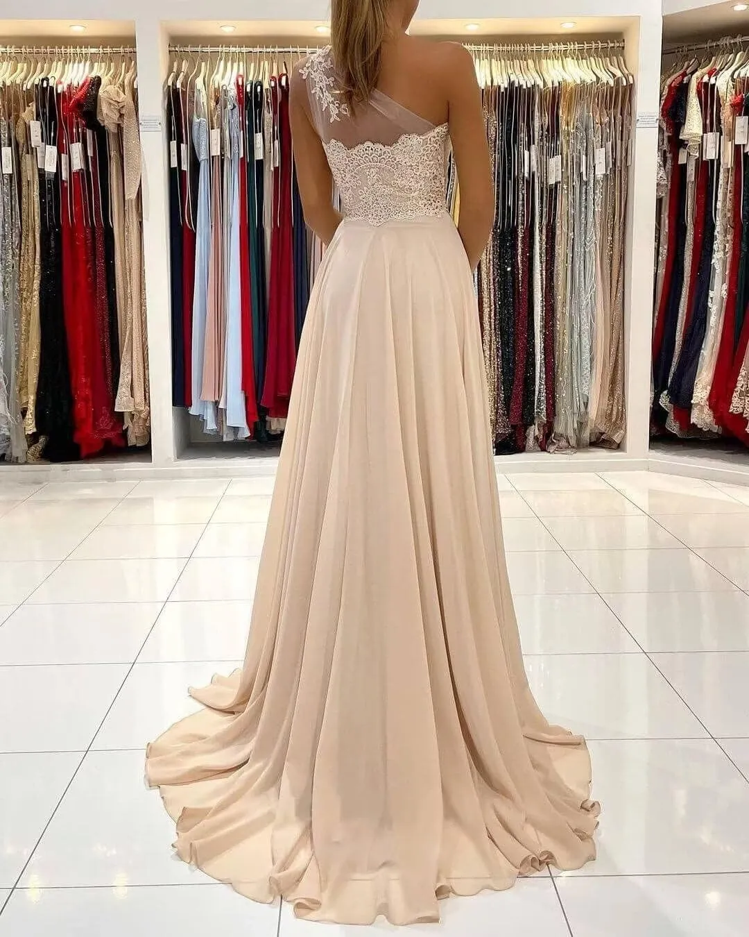 Women's One Shoulder Bridesmaid Dress for Wedding A-Line Laces Appliques Prom Dresses Long Slit with Pockets