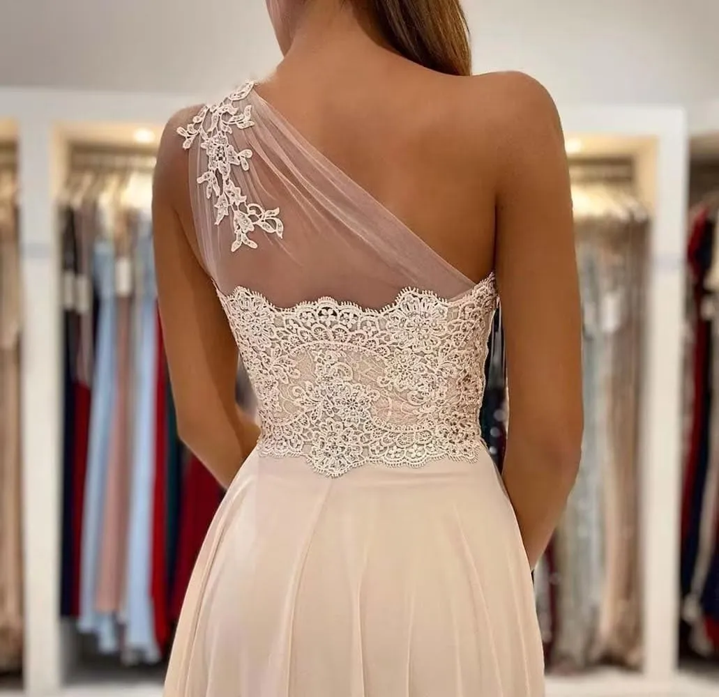 Women's One Shoulder Bridesmaid Dress for Wedding A-Line Laces Appliques Prom Dresses Long Slit with Pockets