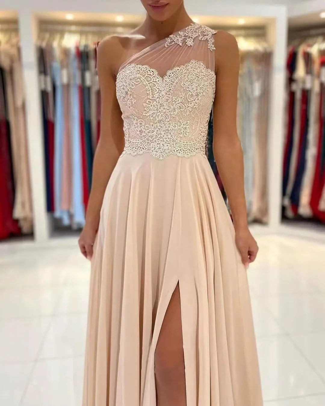 Women's One Shoulder Bridesmaid Dress for Wedding A-Line Laces Appliques Prom Dresses Long Slit with Pockets